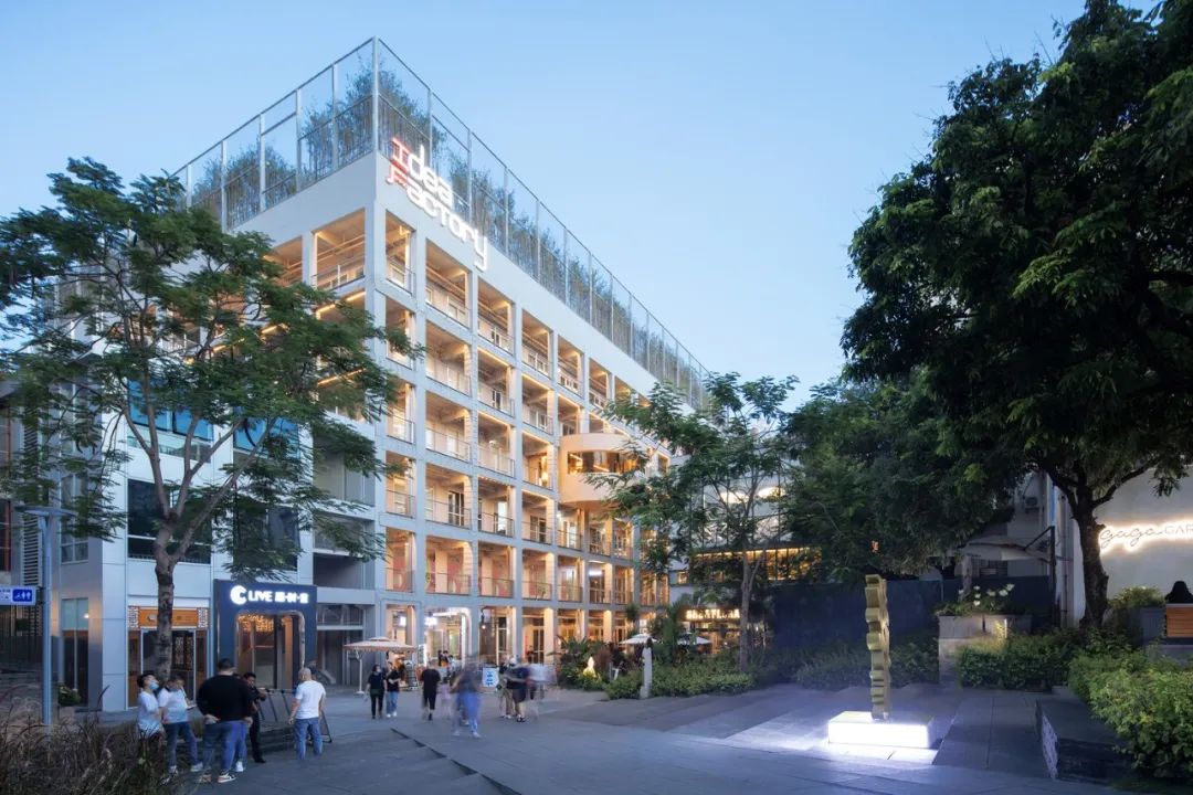 「if工廠」綠色屋頂 深圳城中村老建築的屋頂煥新 設計:MVRDV 位置:中國深圳 竣工:2021