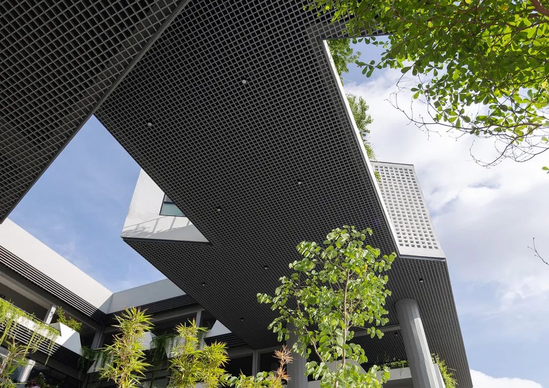 仰望空中廊道 越南高等數學研究所／1+1>2 Architects