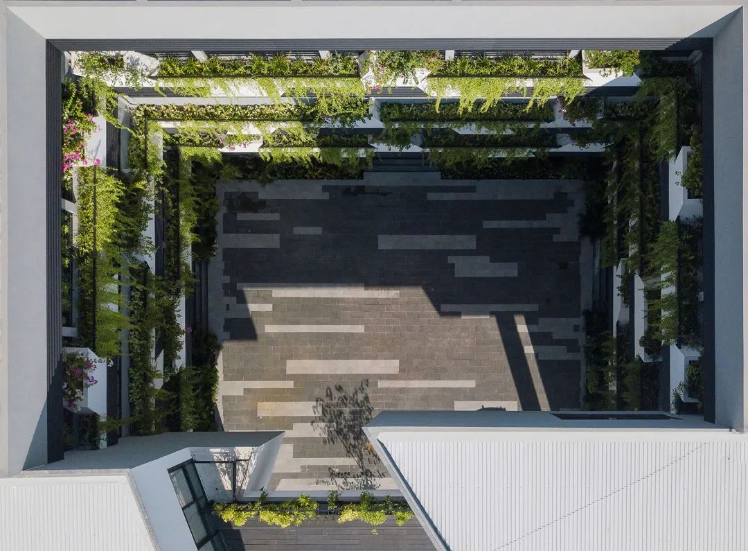 俯瞰內部庭院 越南高等數學研究所／1+1>2 Architects