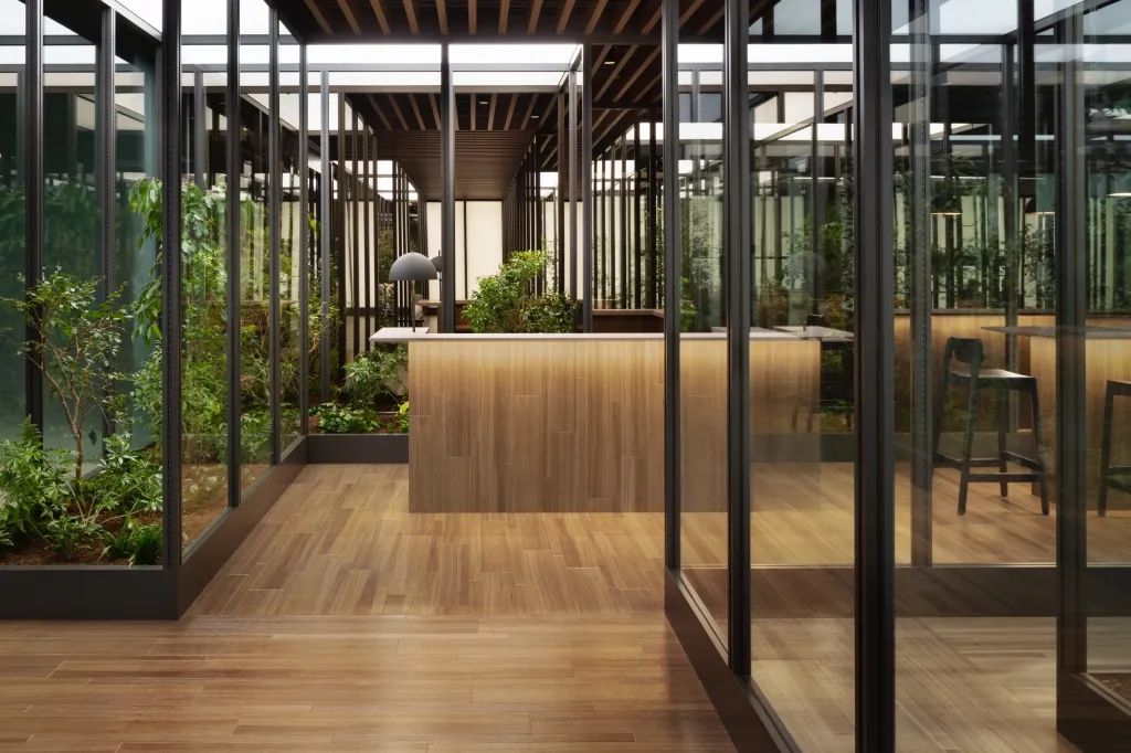 ，日本最大住宅建商積水房屋（Sekisui House Ltd）設計的接待會館「Sumu Fumu Terrace」室內設計／Nendo佐藤大