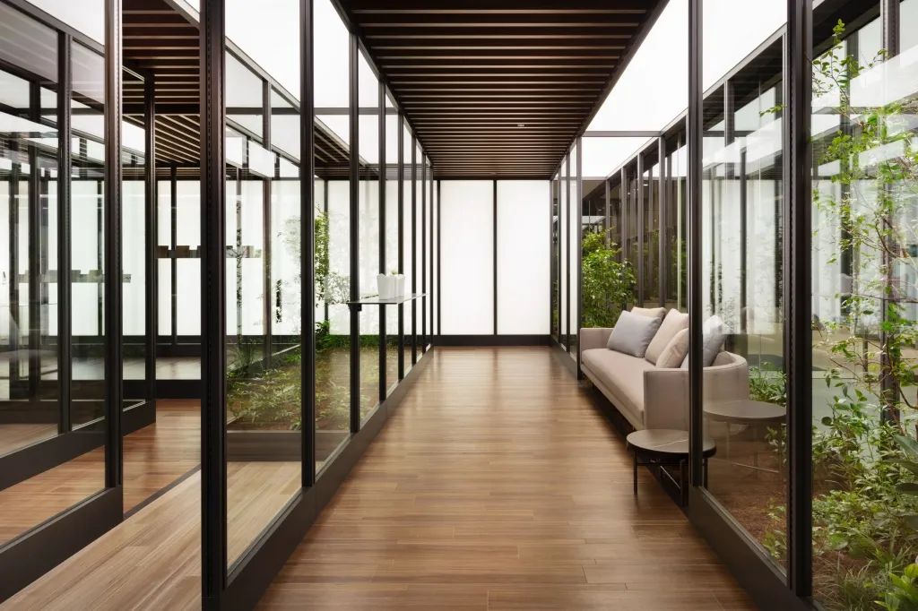 ，日本最大住宅建商積水房屋（Sekisui House Ltd）設計的接待會館「Sumu Fumu Terrace」室內設計／Nendo佐藤大