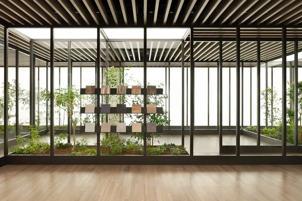 ，日本最大住宅建商積水房屋（Sekisui House Ltd）設計的接待會館「Sumu Fumu Terrace」室內設計／Nendo佐藤大