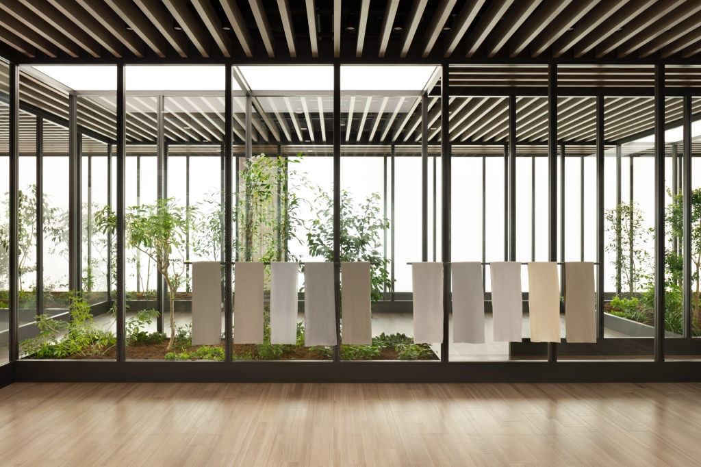 ，日本最大住宅建商積水房屋（Sekisui House Ltd）設計的接待會館「Sumu Fumu Terrace」室內設計／Nendo佐藤大