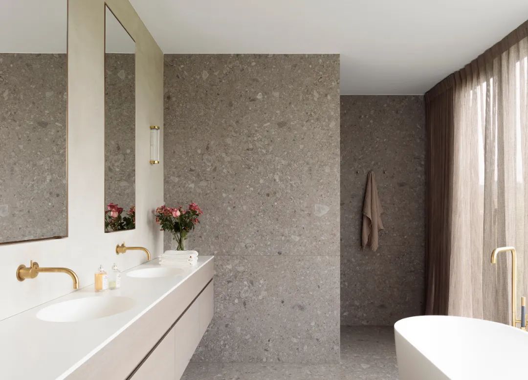 衛浴洗手檯及浴缸 Belgium RS Villa interior design 比利時别墅室內設計／JUMA Architects