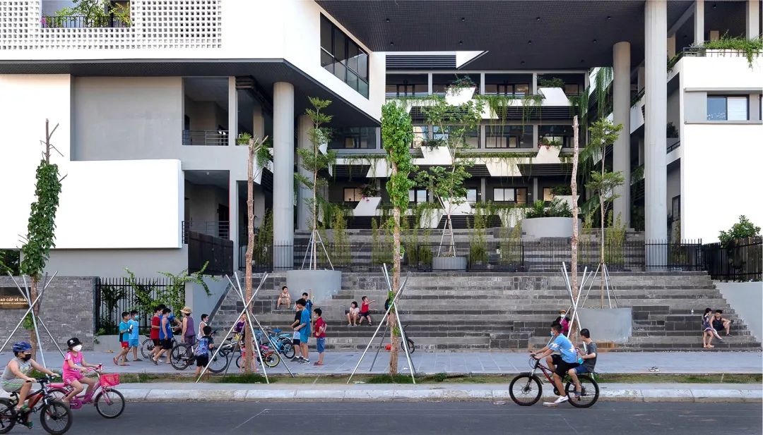 主入口立面 越南高等數學研究所/1+1>2 Architects