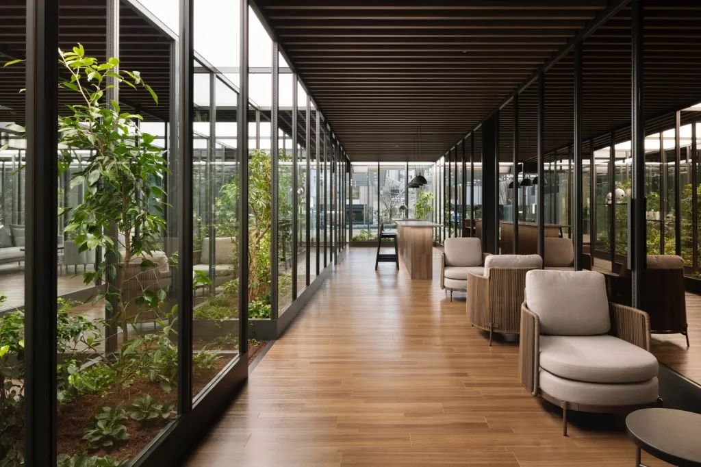 ，日本最大住宅建商積水房屋（Sekisui House Ltd）設計的接待會館「Sumu Fumu Terrace」室內設計／Nendo佐藤大