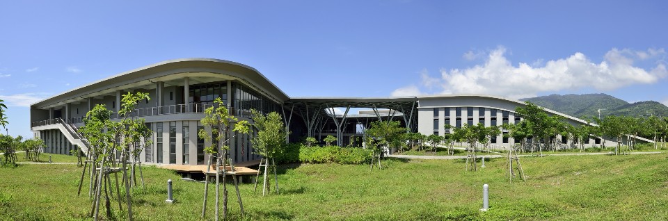 台東大學學生活動中心暨體育館外觀／境向聯合建築師事務所