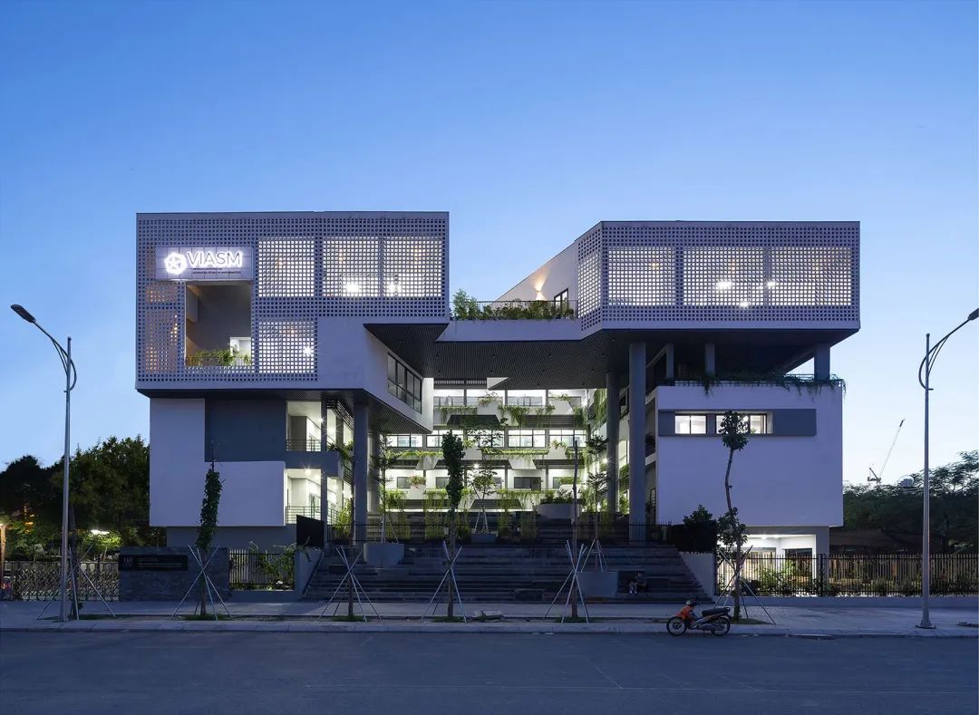 夜間景觀 越南高等數學研究所/1+1>2 Architects