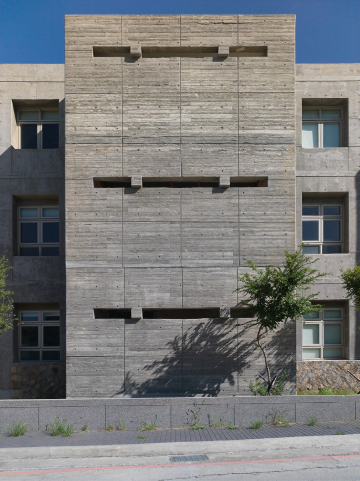 木紋清水混凝土;攝影:游宏祥 馬祖高中/境向聯合建築師事務所
