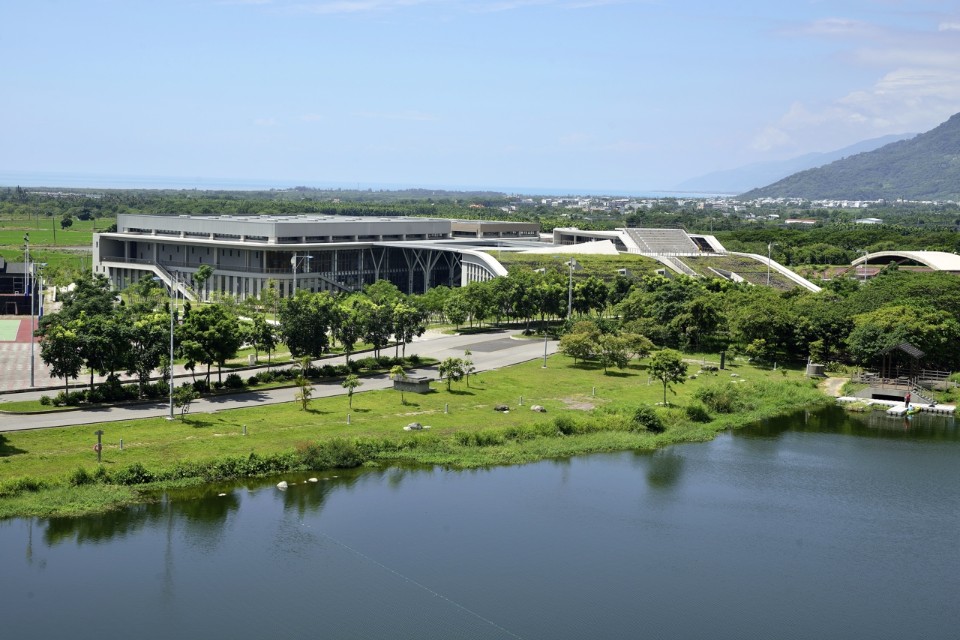 全區鳥瞰 台東大學學生活動中心暨體育館/境向聯合建築師事務所