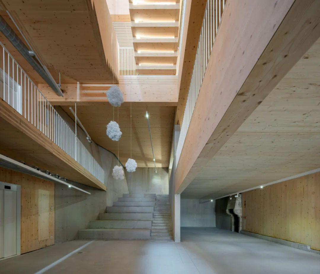 西班牙維戈大學在市區的新總部 Edificio Redeiras - Universidade de Vigo／Abalo Alonso Arquitectos