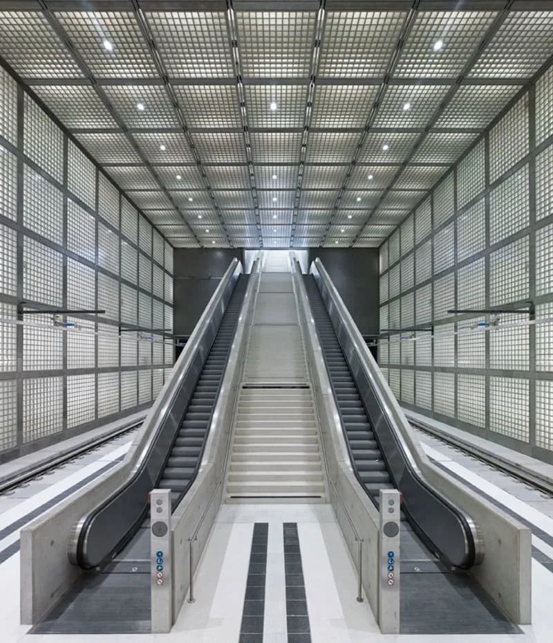 自動手扶梯 萊比錫地鐵站Wilhelm-leuschner-Platz station／Max Dudler