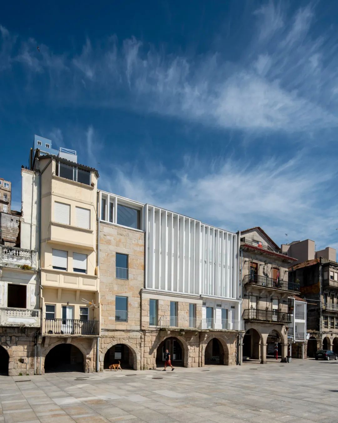 西班牙維戈大學在市區的新總部 Edificio Redeiras - Universidade de Vigo／Abalo Alonso Arquitectos