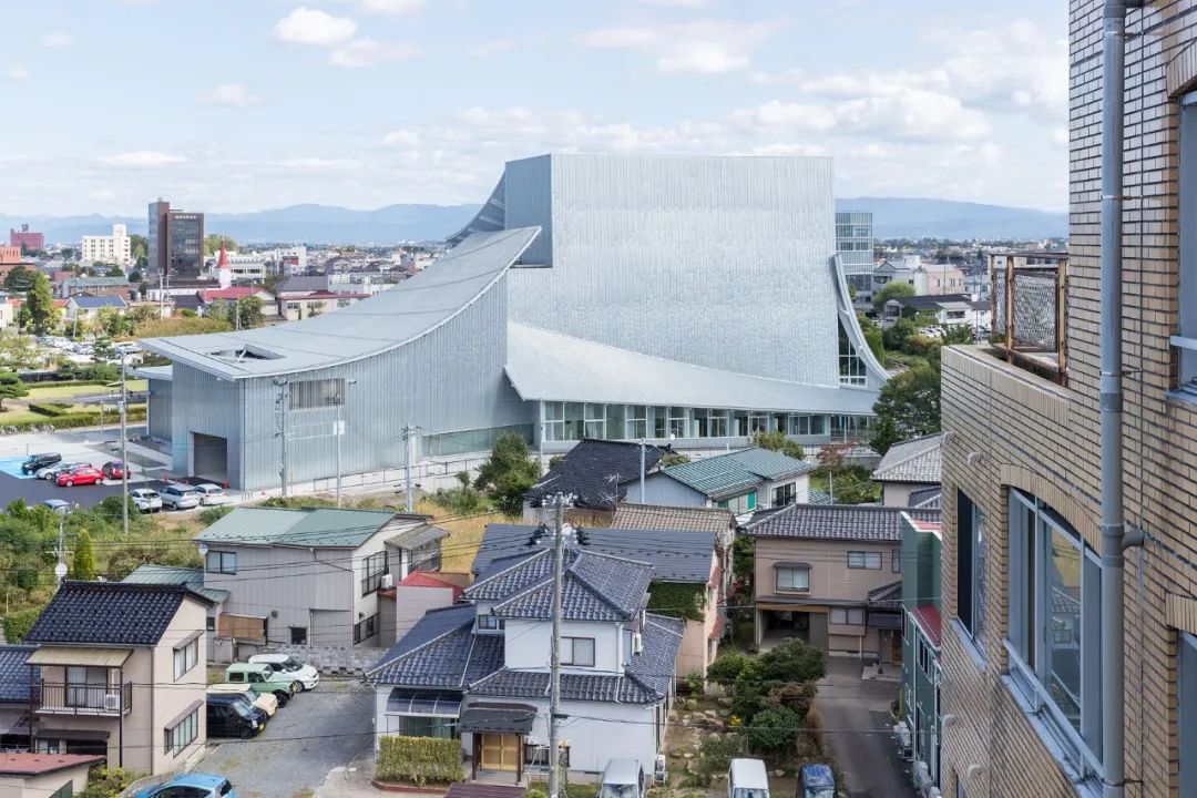 Shogin Tact Tsuruoka 荘銀タクト鶴岡 (鶴岡市文化会館)／SANAA+Shinbo Architects + Ishikawa Architects