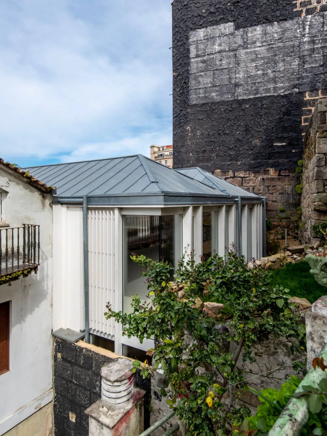 西班牙維戈大學在市區的新總部 Edificio Redeiras - Universidade de Vigo／Abalo Alonso Arquitectos