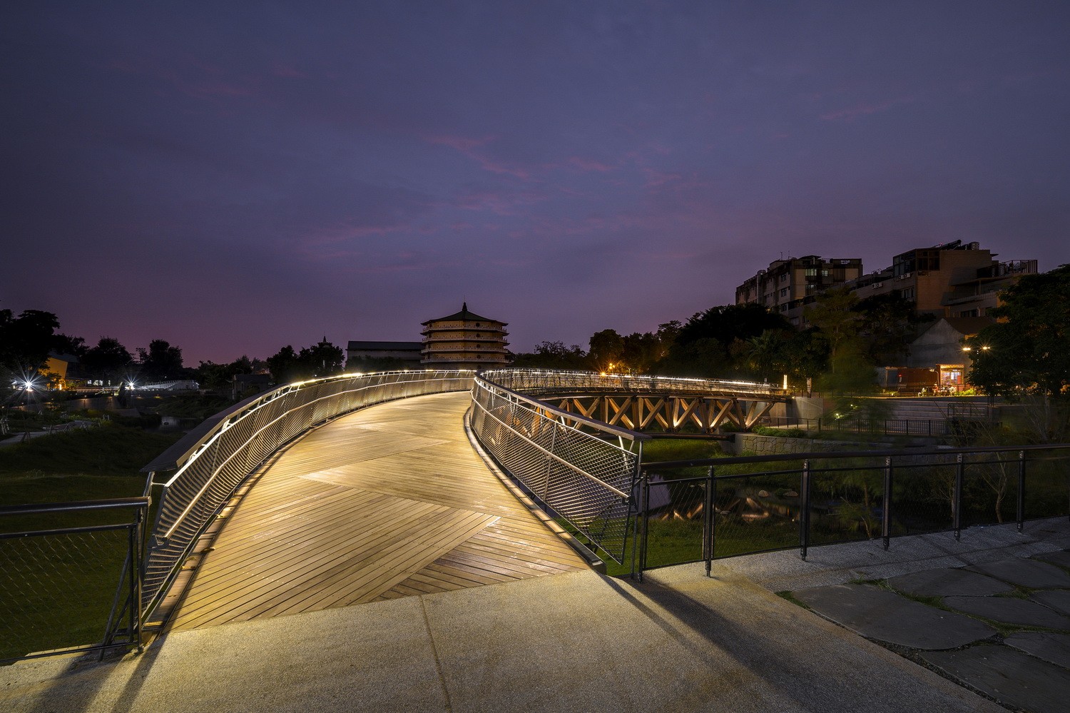 夜間景觀 night view  tainan pedestrian bridge 台南竹溪月見橋 人行步橋／張懷文 HWCA 文滙建築師事務所