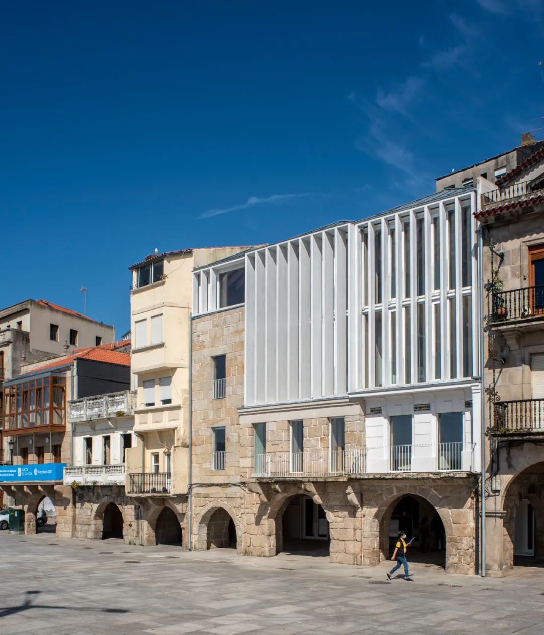 西班牙維戈大學在市區的新總部 Edificio Redeiras - Universidade de Vigo／Abalo Alonso Arquitectos