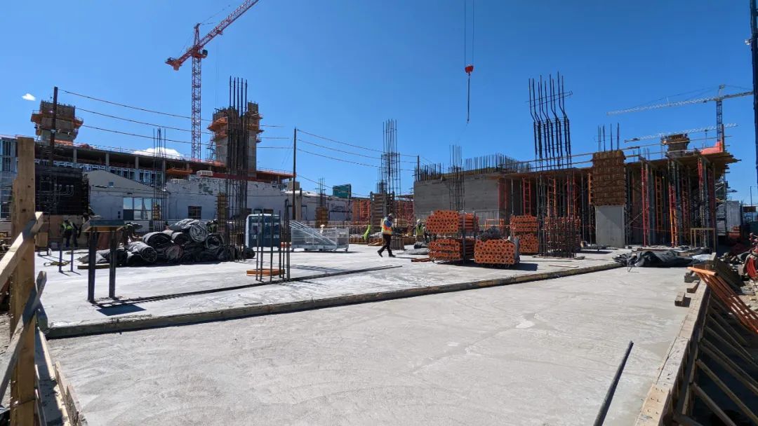 施工中的工地 美國丹佛One River North Residences Denver Colorado集合住宅動工／馬岩松 MAD