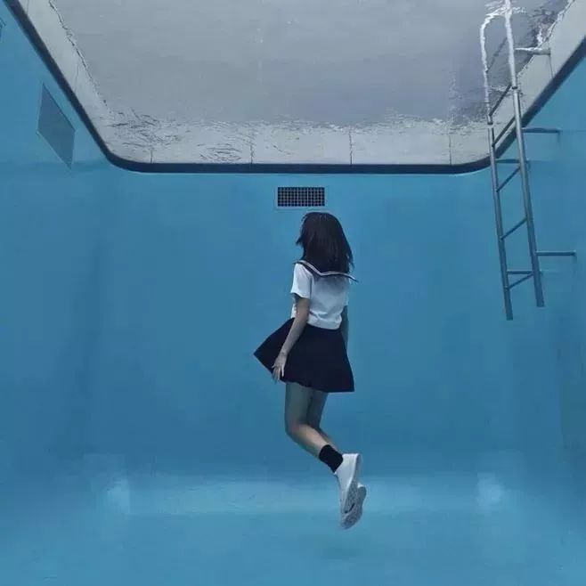 SANAA，金澤21世紀美術館，阿根廷藝術家安德羅·埃利希（Leandro Erlich）的《游泳池》