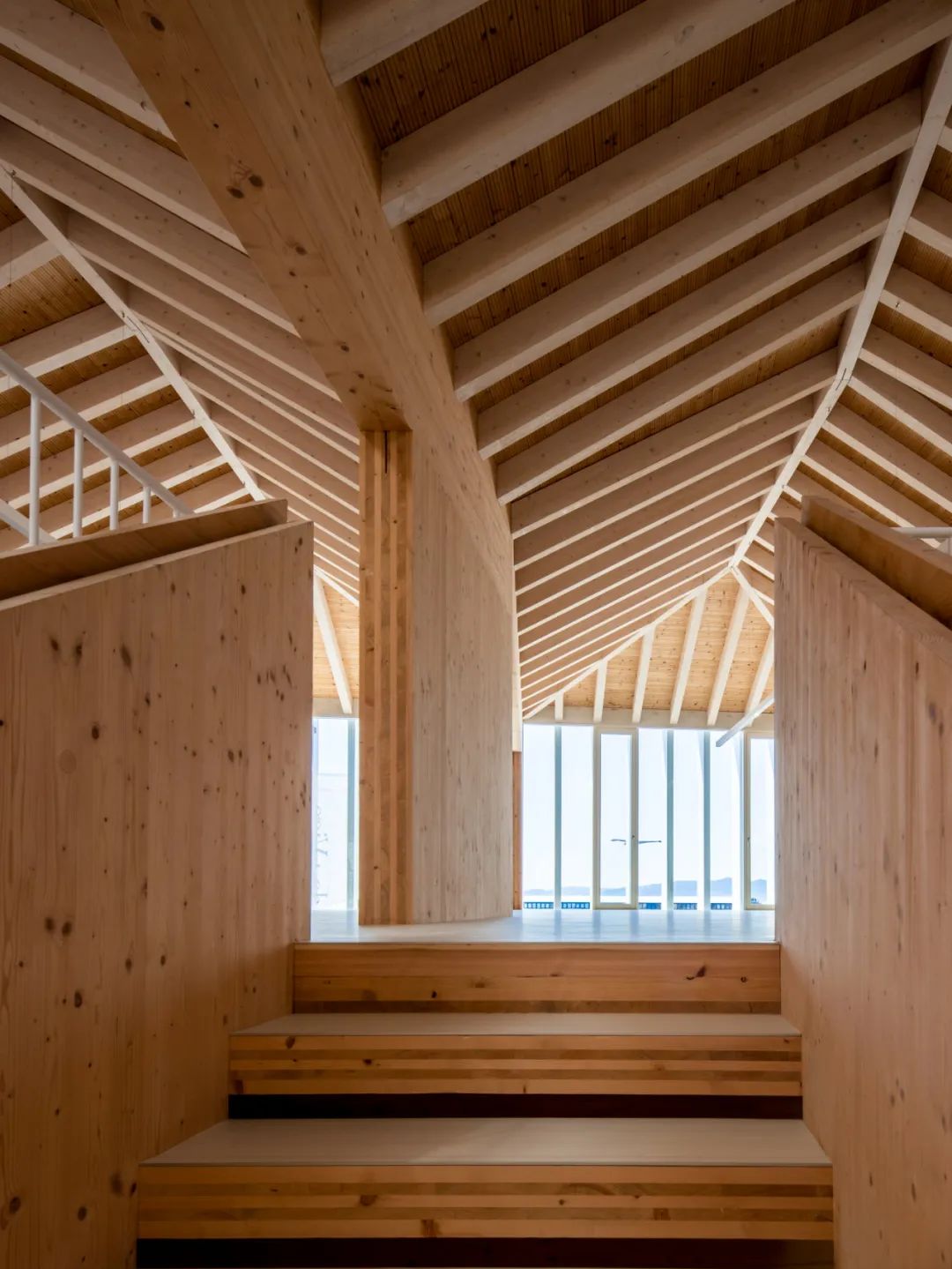 西班牙維戈大學在市區的新總部 Edificio Redeiras - Universidade de Vigo／Abalo Alonso Arquitectos