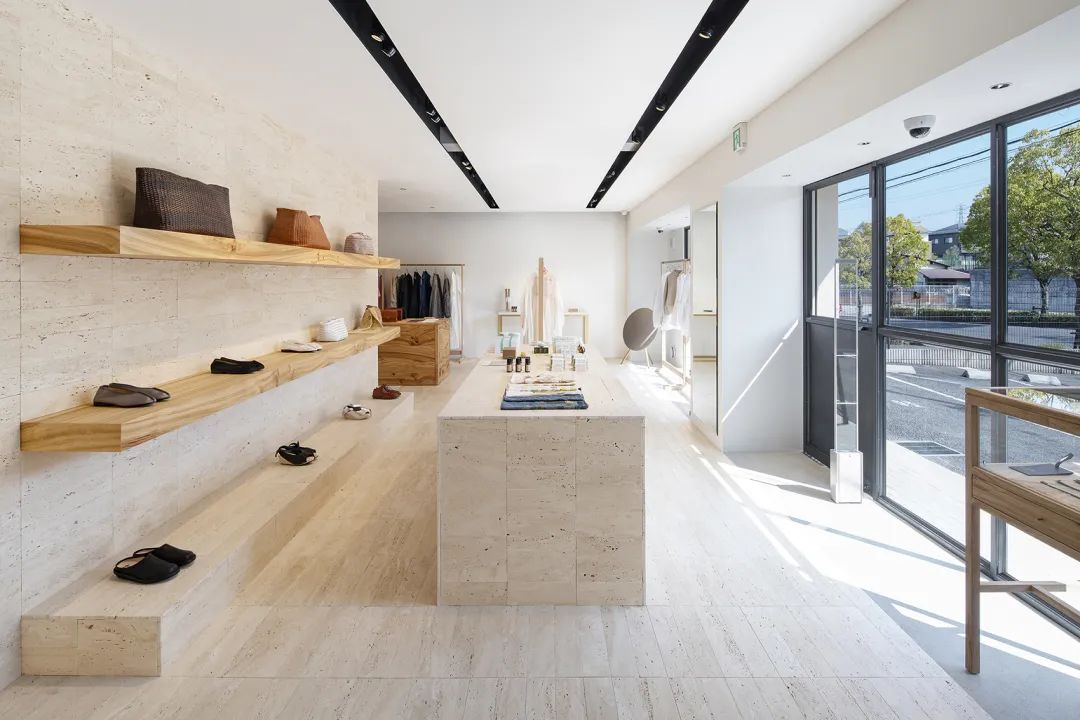店面入口,trip&things日本滋賀縣草津町精品選物店室內設計/Koyori Architects