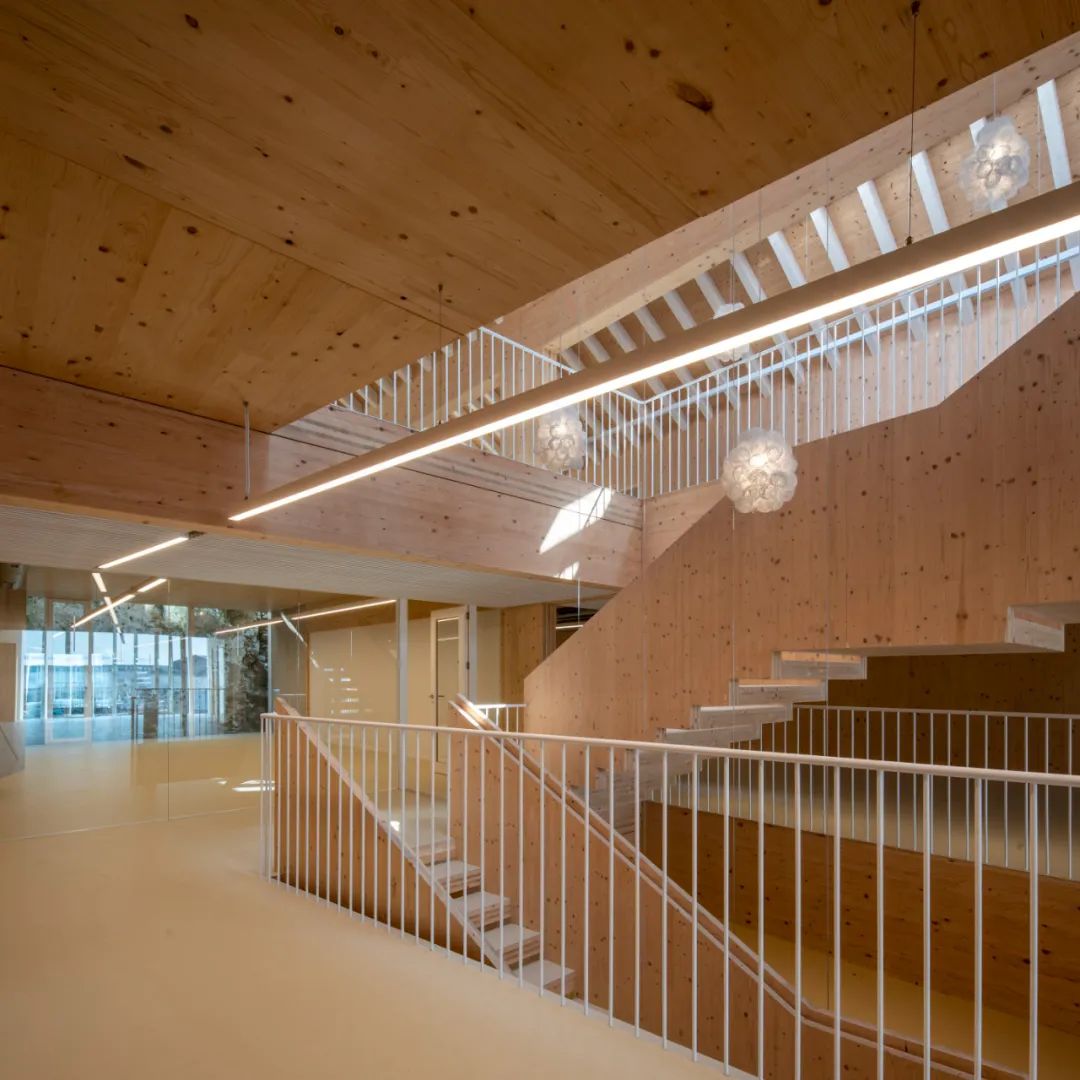 西班牙維戈大學在市區的新總部 Edificio Redeiras - Universidade de Vigo／Abalo Alonso Arquitectos