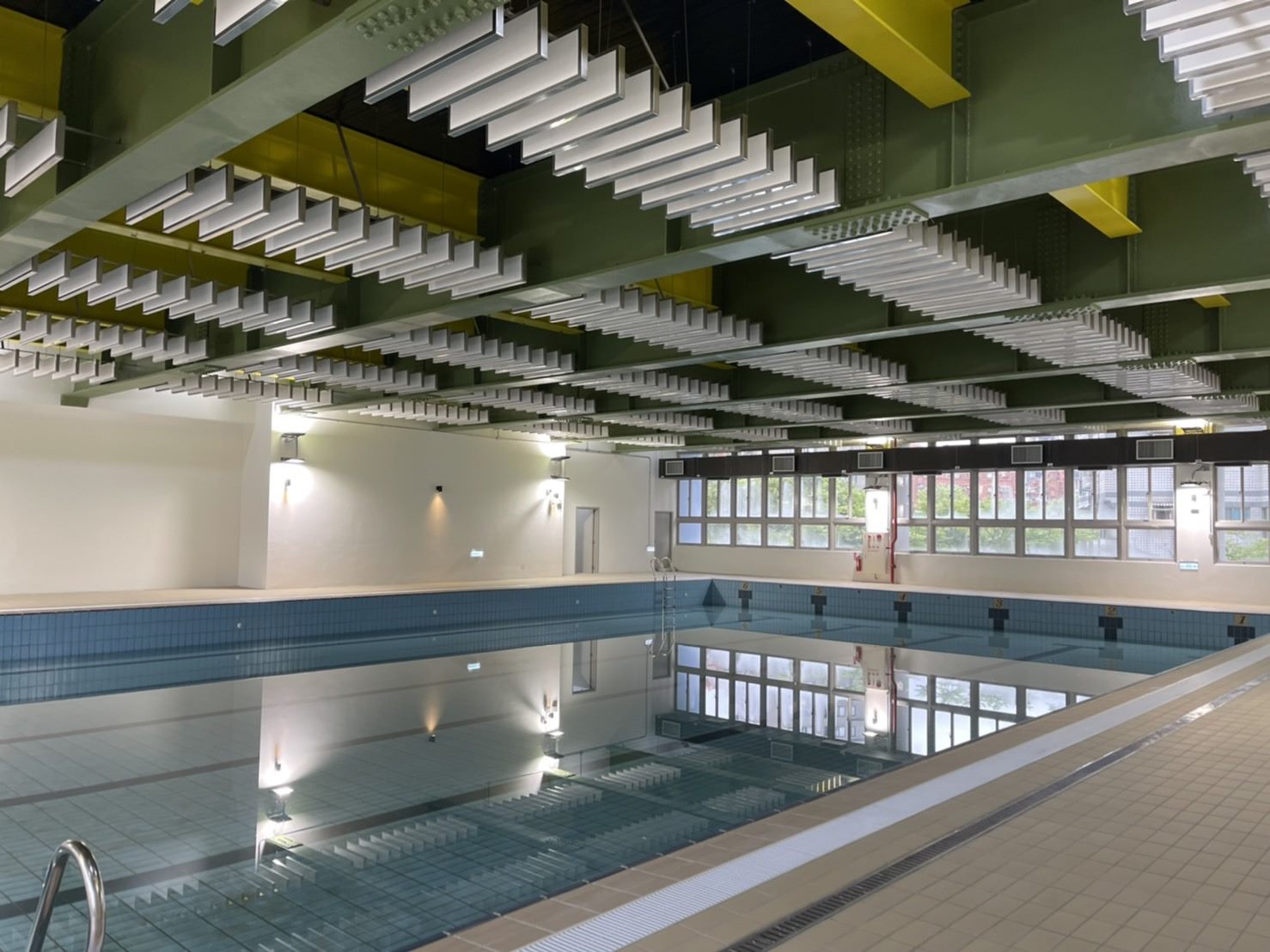 室內溫水游泳池(內湖區南湖國民小學活動中心新建工程/孫文郁建築師事務所設計監造)