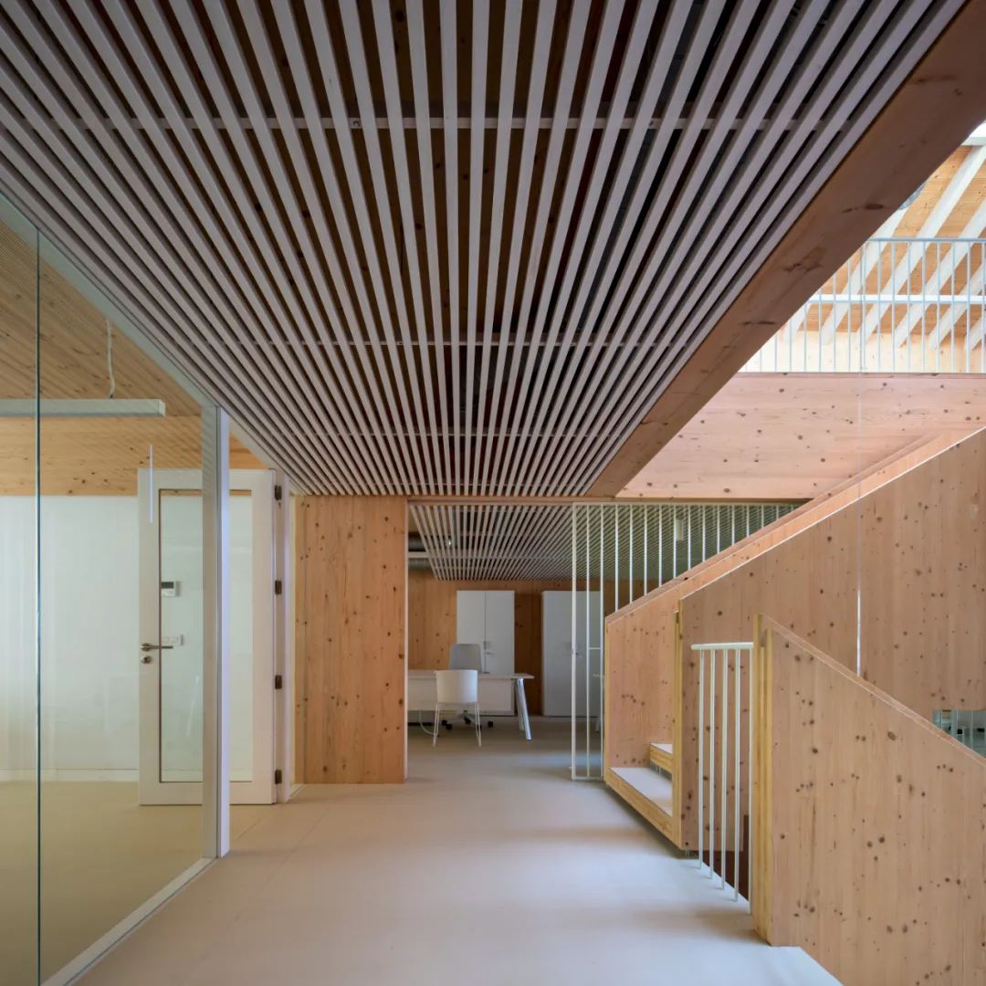 西班牙維戈大學在市區的新總部 Edificio Redeiras - Universidade de Vigo／Abalo Alonso Arquitectos