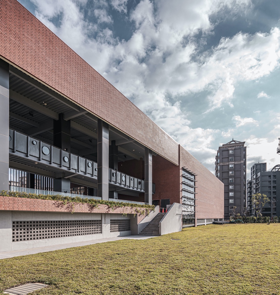 足球場與體育館 馬禮遜美國學校新北校區Morrison Academy Taipei Campus /侯銘賢建築師事務所+禾重建築周榮敬
