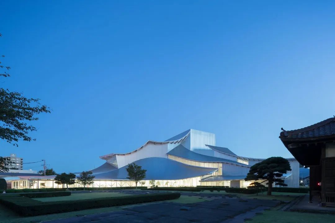 Shogin Tact Tsuruoka 荘銀タクト鶴岡 (鶴岡市文化会館)／SANAA+Shinbo Architects + Ishikawa Architects