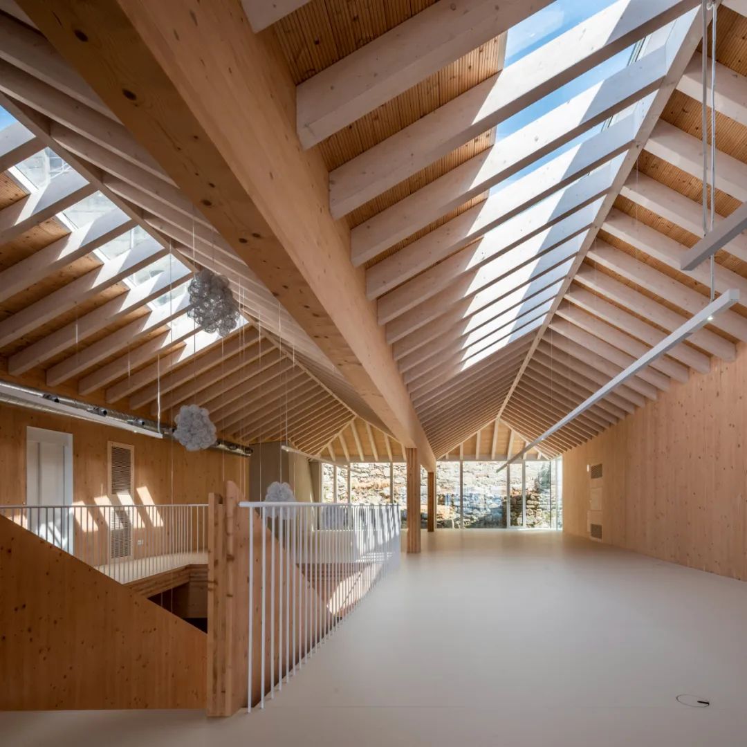 西班牙維戈大學在市區的新總部 Edificio Redeiras - Universidade de Vigo/Abalo Alonso Arquitectos