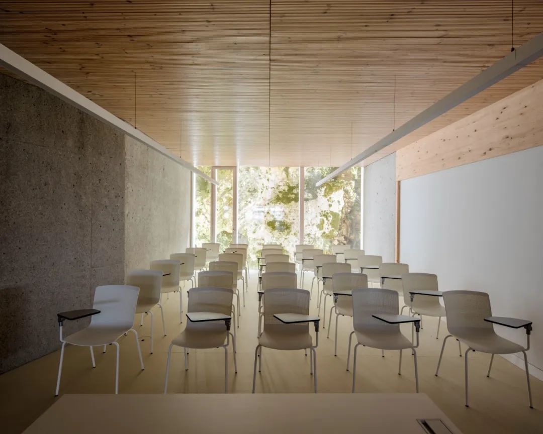 西班牙維戈大學在市區的新總部 Edificio Redeiras - Universidade de Vigo／Abalo Alonso Arquitectos
