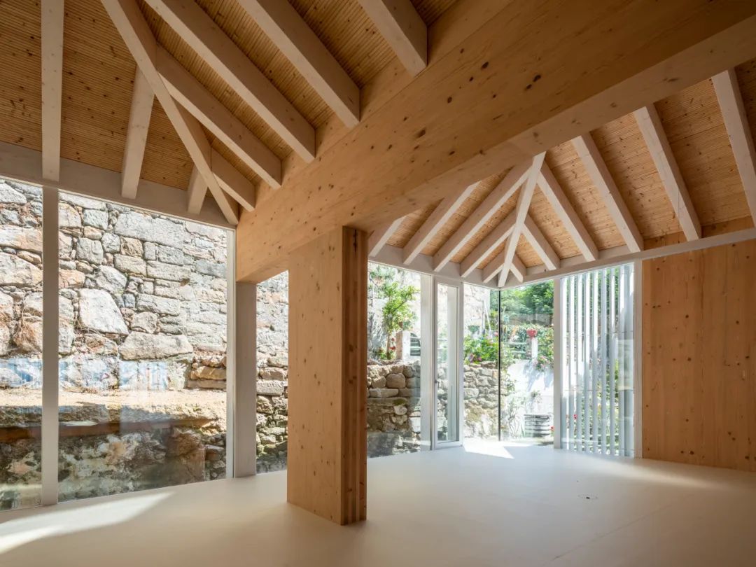 西班牙維戈大學在市區的新總部 Edificio Redeiras - Universidade de Vigo／Abalo Alonso Arquitectos