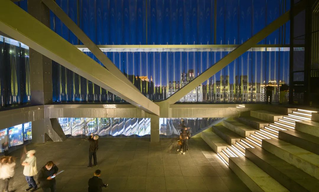 11F觀景平台曲面玻璃立面 taipei performing arts center台北表演藝術中心／OMA Rem Koolhaas