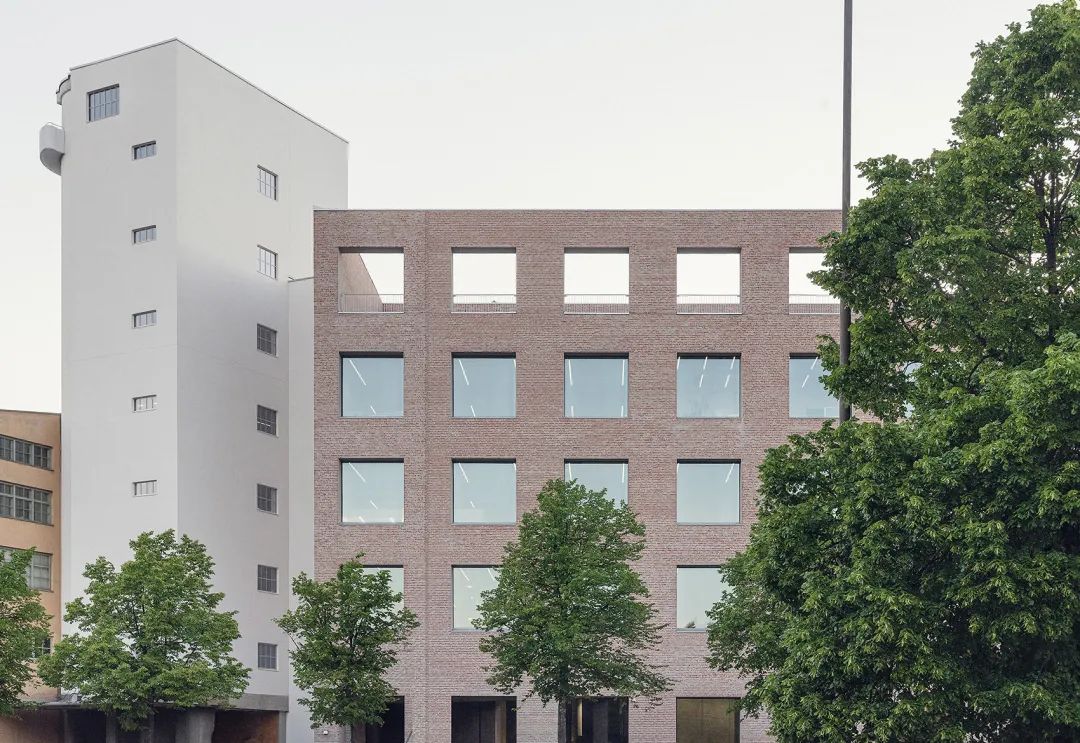 精簡的建築立面呈現北歐設計的精緻