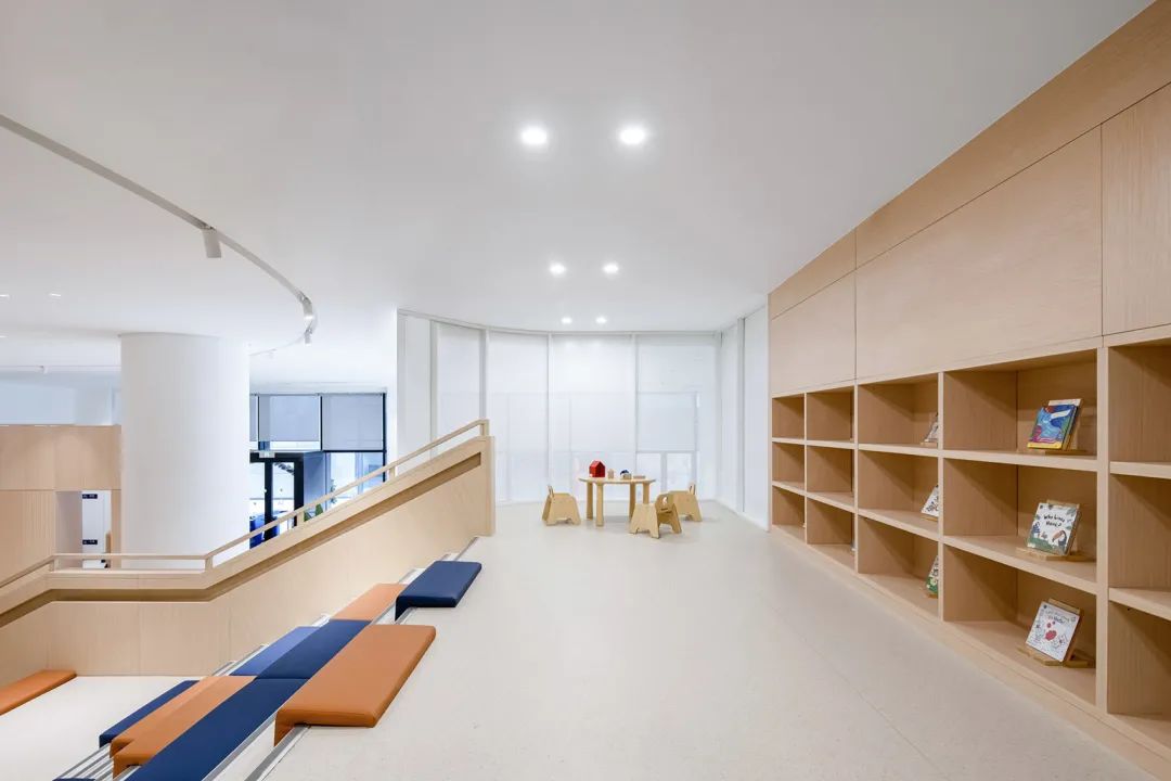 夾層空間 寧波綺朵幼兒園室內設計 Kido School／REAL建築事務所