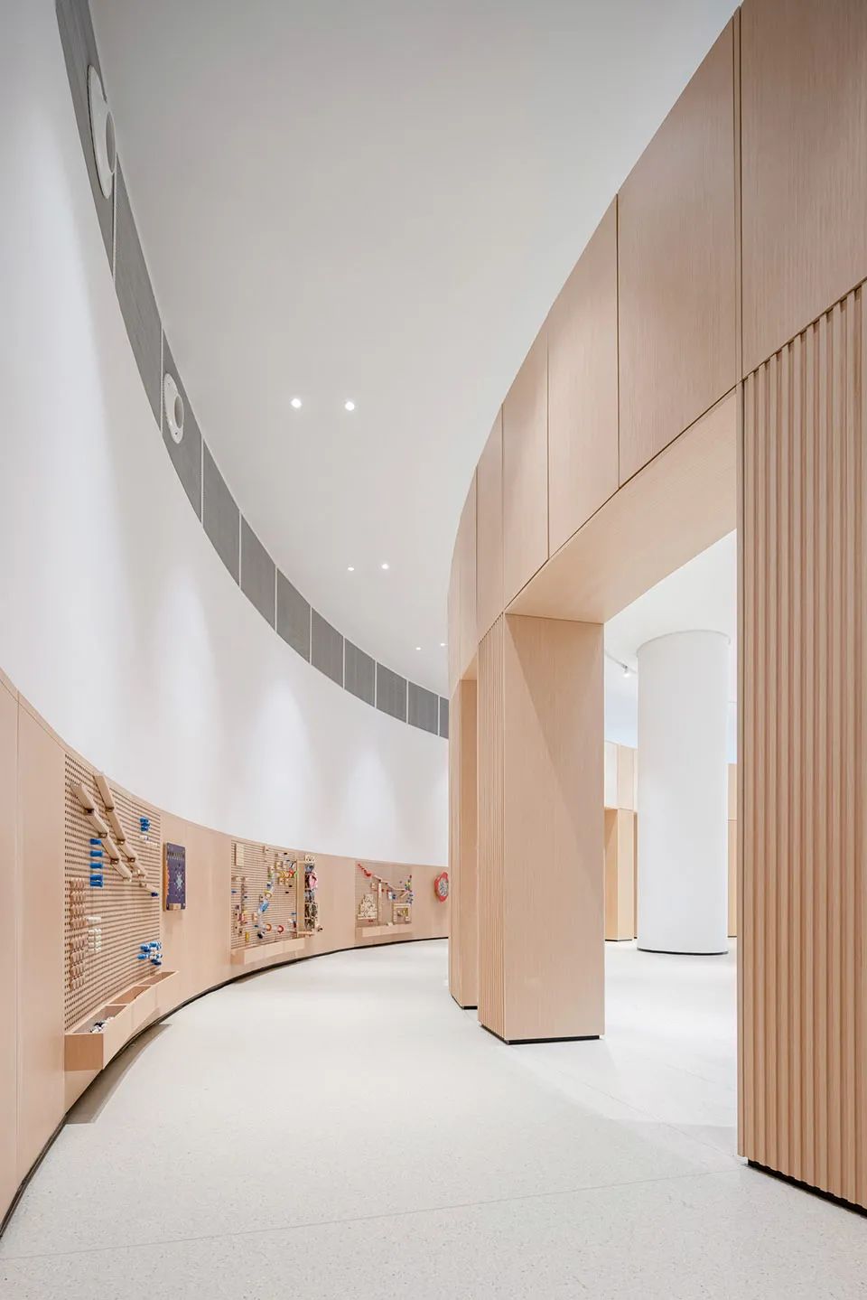 長廊空間 寧波綺朵幼兒園室內設計 Kido School/REAL建築事務所