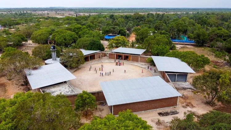 Lanka Learning Centre Lanka Learning Centre by feat.collective / Noemi Thiele, Felix Lupatsch, Valentin Ott and Felix Yaparsidi. Image © Aga Khan Trust for Culture / Nipun Prabhakar