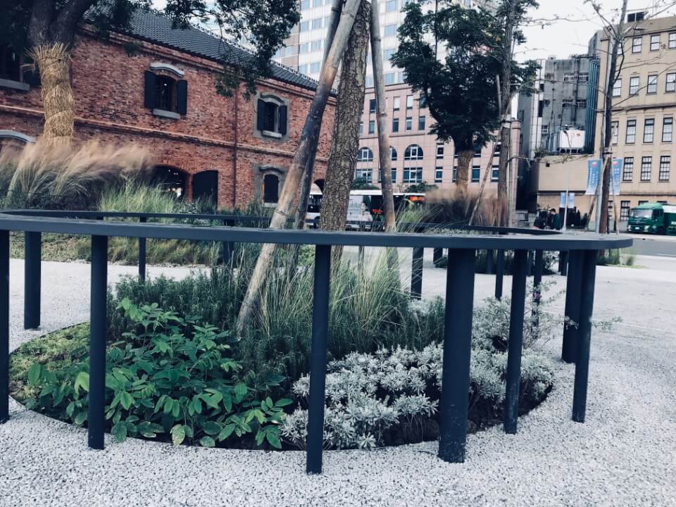 以禾本科為主,展現優雅中帶有粗放,粗放中帶點優雅的姿態 台北市西區門戶計畫,三井倉庫歷史建築景觀設計/吳書原 太研規劃設計