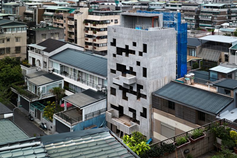 音樂之屋是座落在臺北市士林較老的住宅區巷弄之間的五樓透天厝