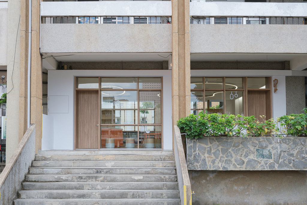 臺中市忠孝國小x究境建築_改造後-01-入口面向校園廣場,打造校園新亮點
