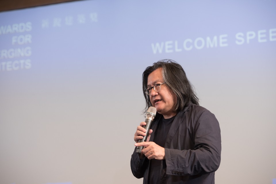 台北市政府都發局林洲民受邀致詞表示,遙望世界各地的建築獎項,若要發揮更大影響力,都會跟主辦單位的特質有關,因此建議ADA新銳建築獎主辦單位,若能透過獎項提供工作項目給獲獎人等機會,讓這個獎更具特色