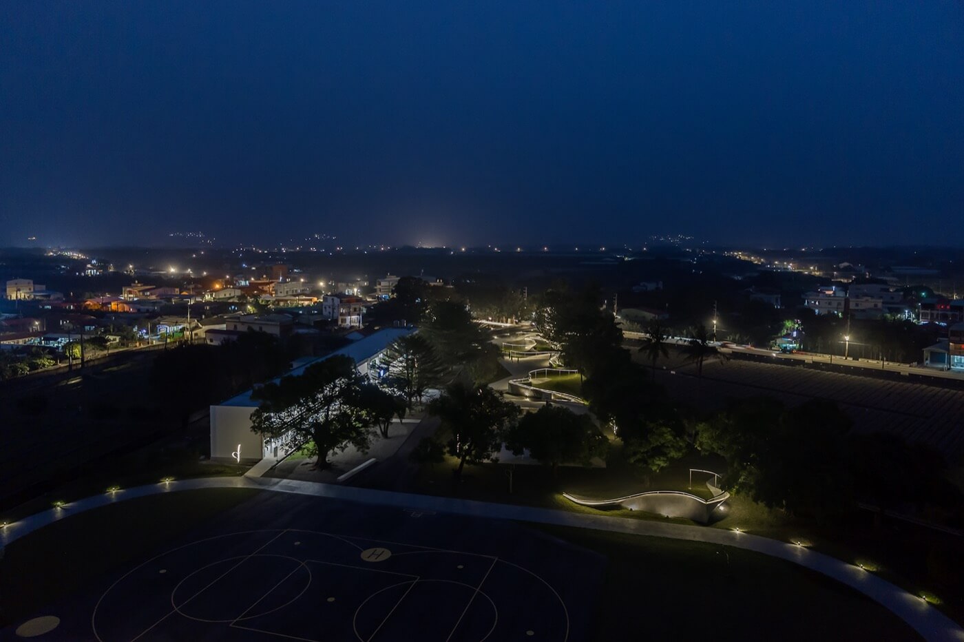 夜間景觀 屏東高樹地景公園,南華微光 屏東智慧農業學校/一起設計+丁尺建築師事務所