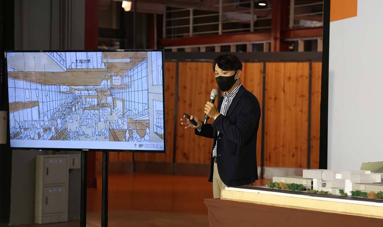 潘冀聯合建築師事務所設計總監曾彥智表示,雲云之丘修建以特殊鋼構技法保留具有歷史意涵的台肥倉庫,未來將設置商場、餐廳及文創商辦空間等,純白的建築呼應藝文高地開闊的開放空間。