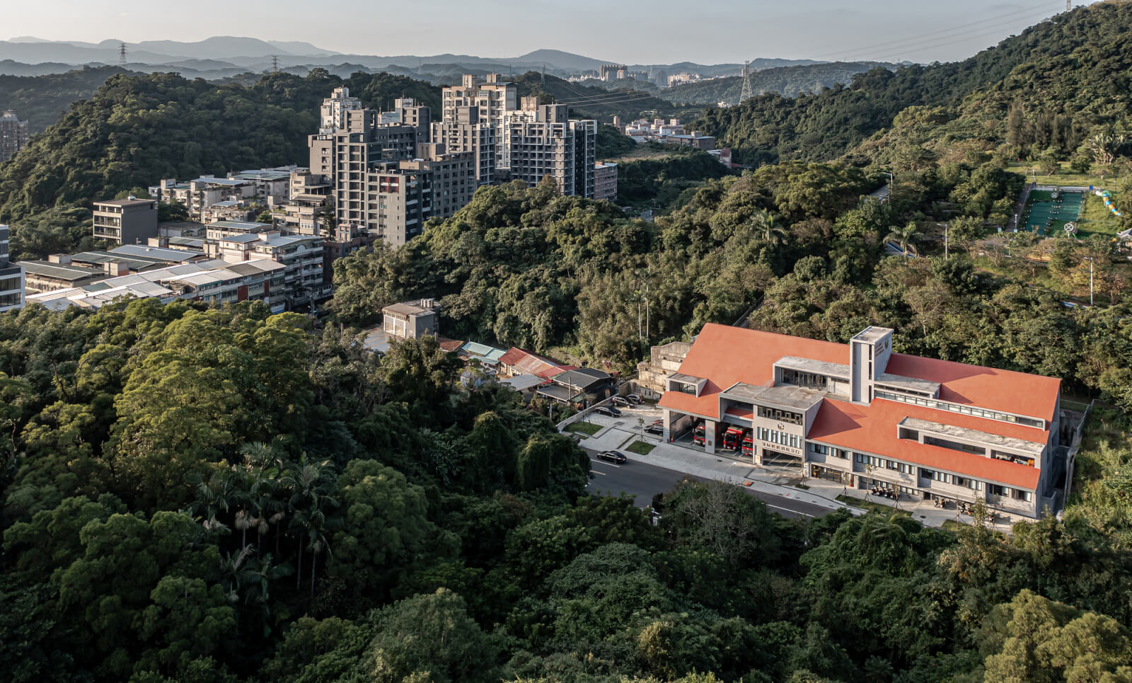 基隆市消防局暖暖分隊／十彥建築師事務所+張全智建築師事務所