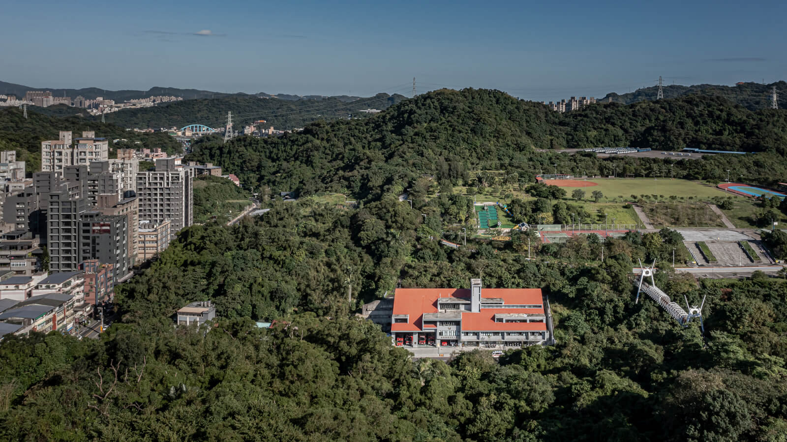 基隆市消防局暖暖分隊／十彥建築師事務所+張全智建築師事務所