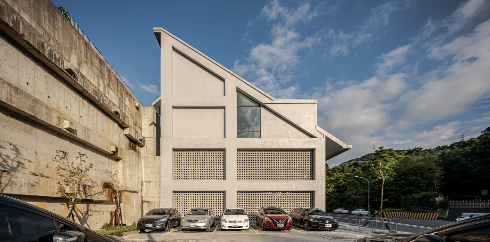 基隆市消防局暖暖分隊／十彥建築師事務所+張全智建築師事務所