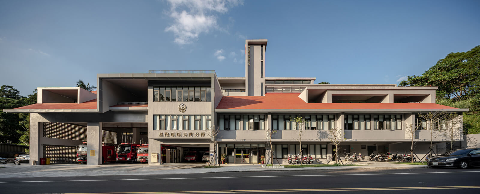 基隆市消防局暖暖分隊／十彥建築師事務所+張全智建築師事務所