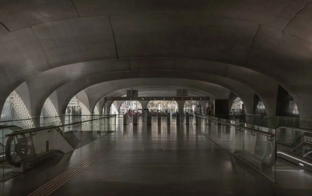 聖地亞哥地鐵站Plaza de Armas Metro Station Building／Beals Lyon Arquitectos