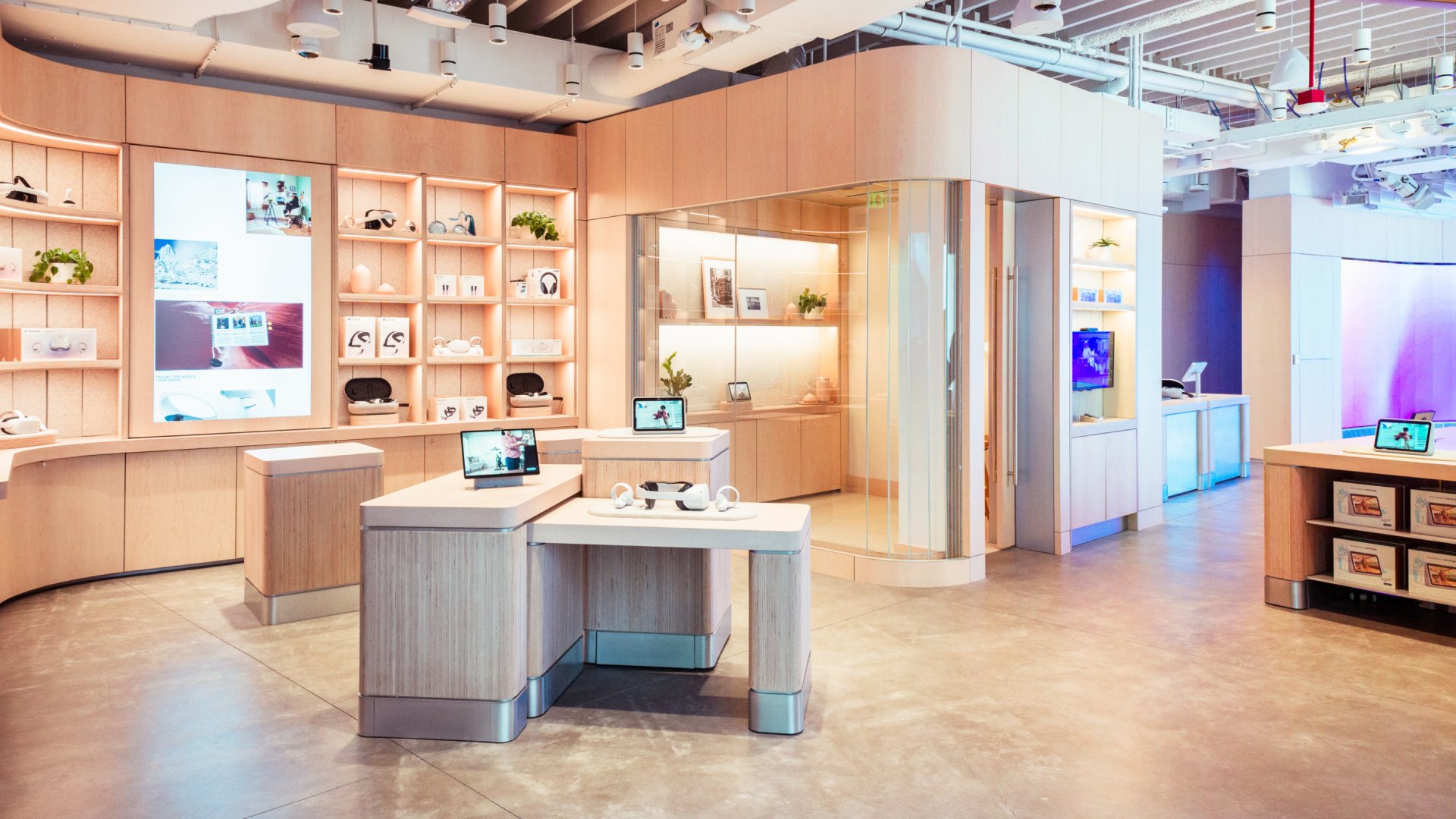 比起面向大眾消費者,Meta Store 更像是一個 B2B 虛擬世界展示場域。就像祖克柏說的,元宇宙是一個跨越各個產業、各個企業的共同願景,他甚至將元宇宙形容為網際網路的下一階段,因此祖克柏希望可以和更多公司、創作者和開發商共同合作,一起建立起元宇宙。